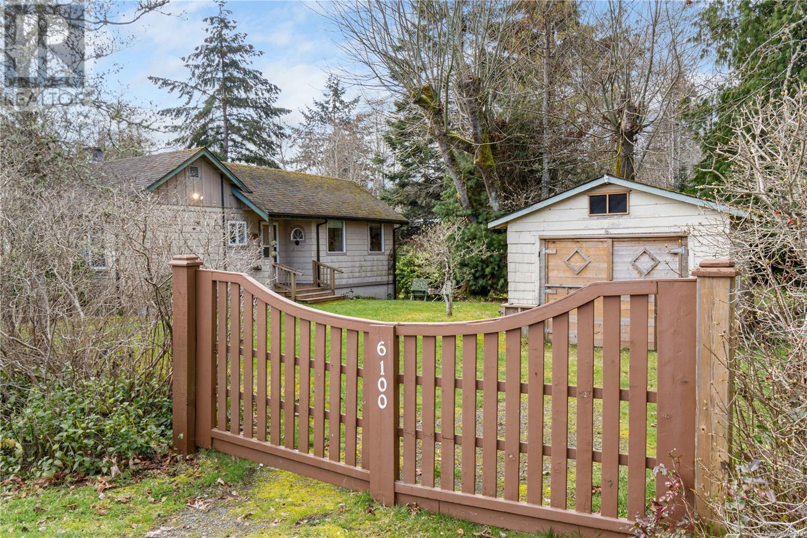 Photo 23 of 6100 Island Hwy W, Qualicum Beach BC