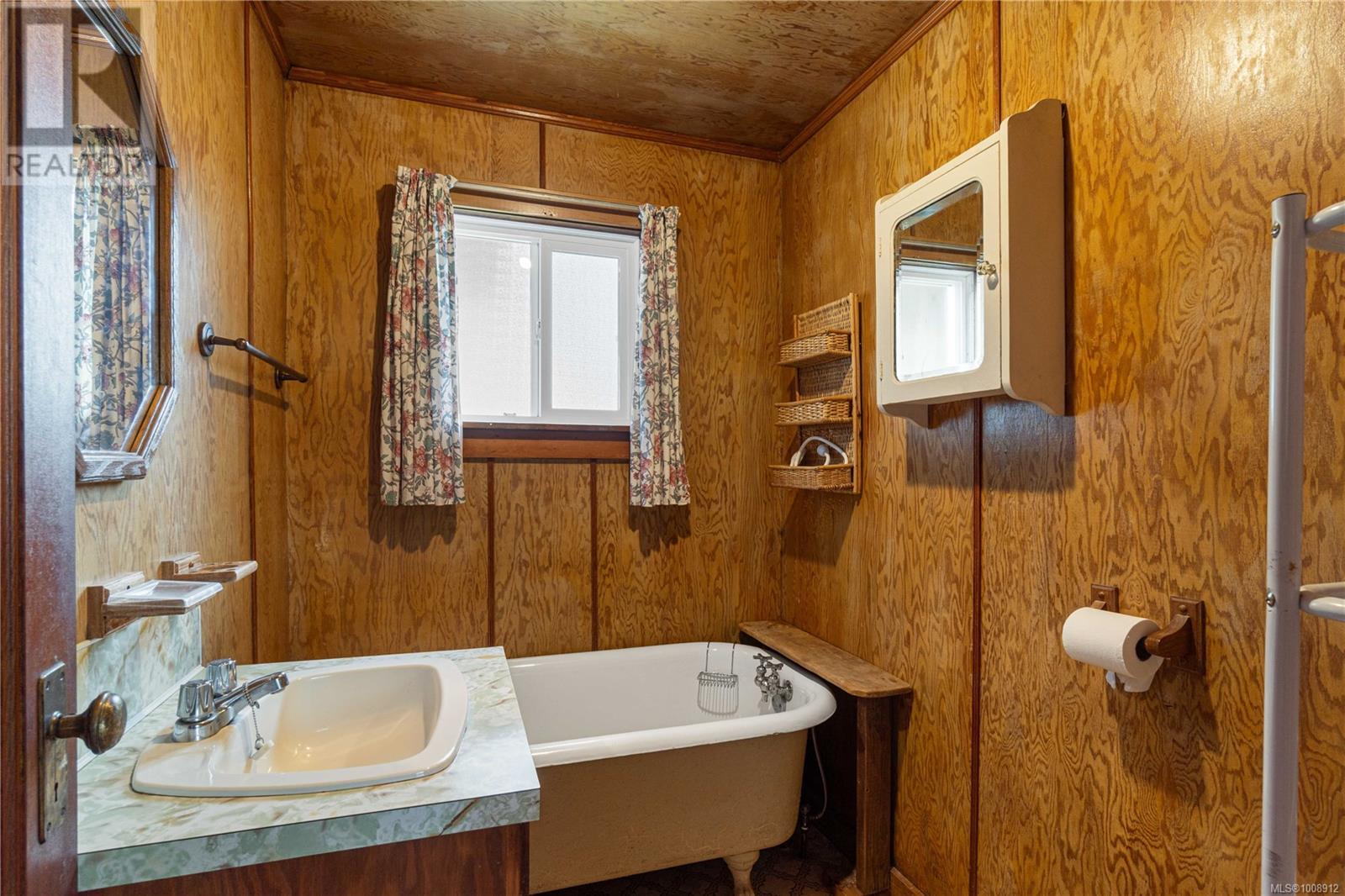 Photo 6 of 6100 Island Hwy W, Qualicum Beach BC