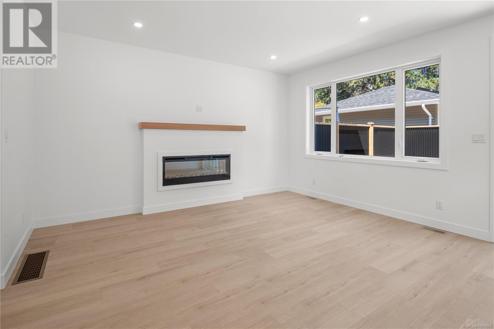 Photo 9 of B 568 Kay St, Saanich BC