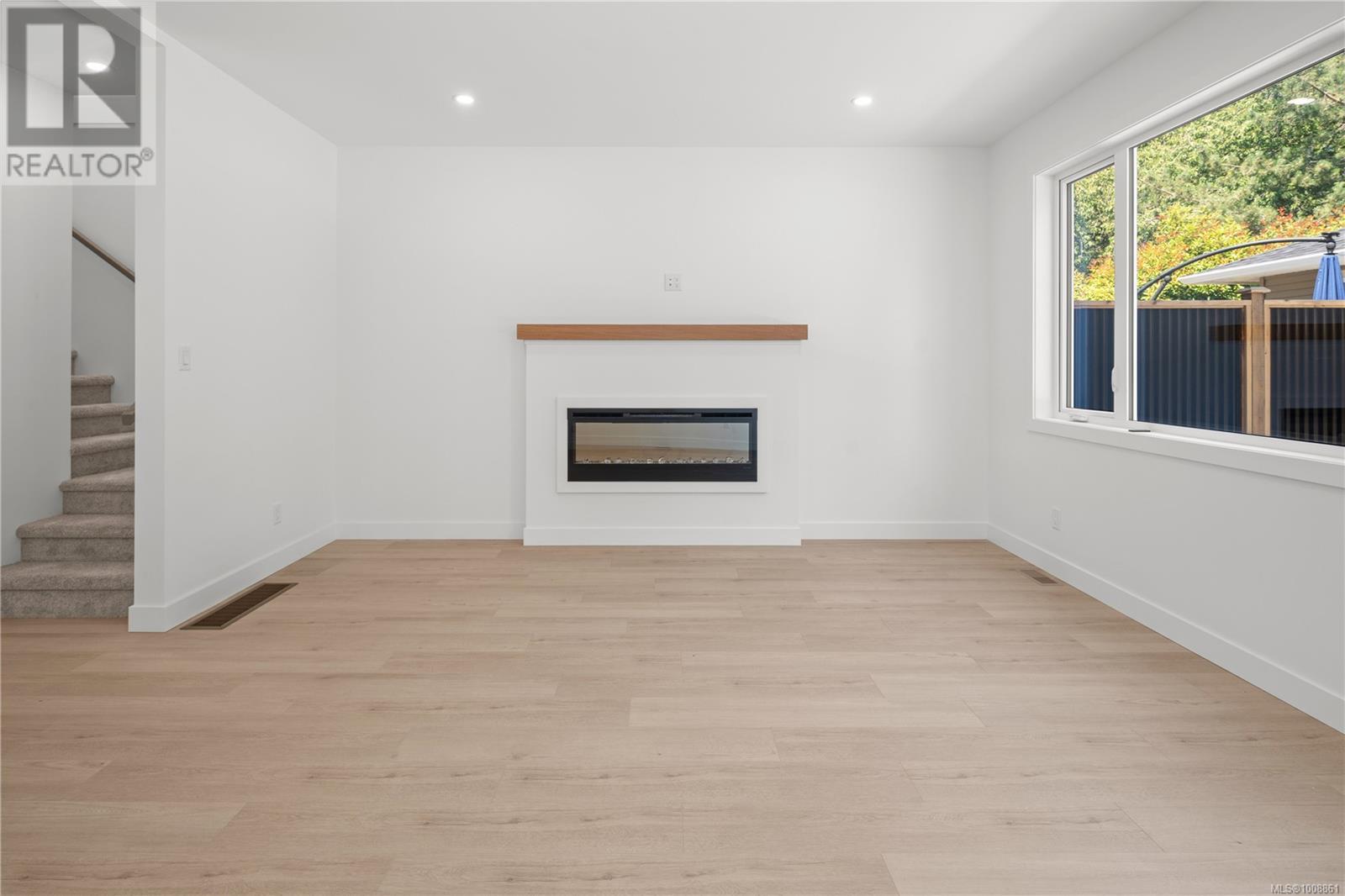 Photo 3 of B 568 Kay St, Saanich BC