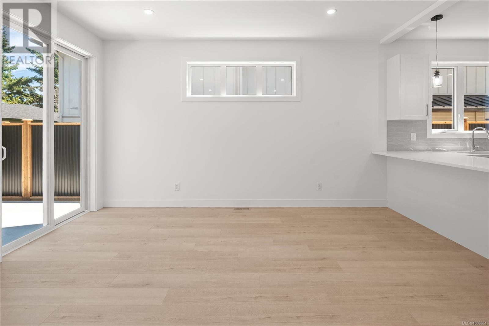 Photo 5 of B 568 Kay St, Saanich BC