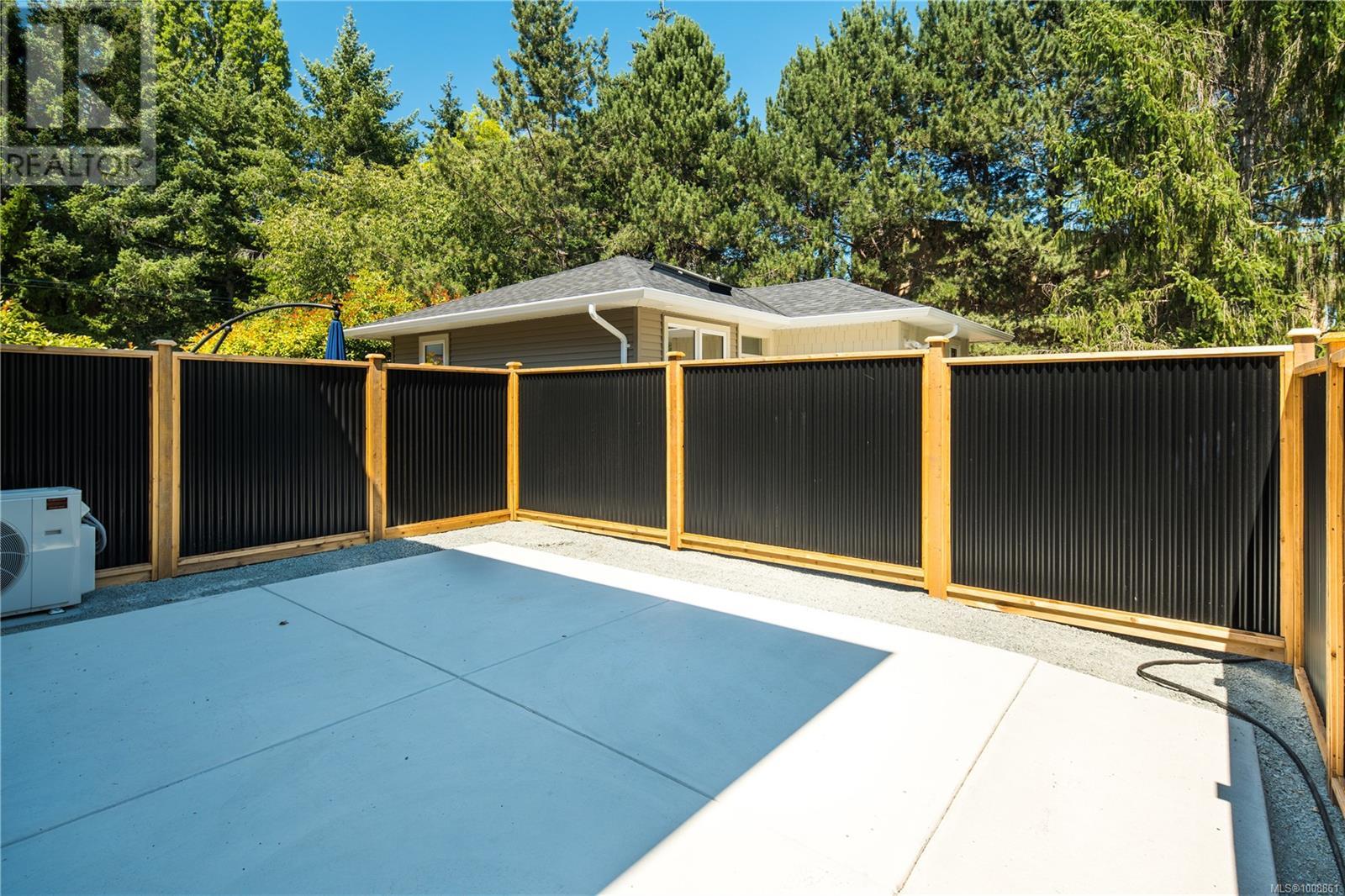 Photo 4 of B 568 Kay St, Saanich BC