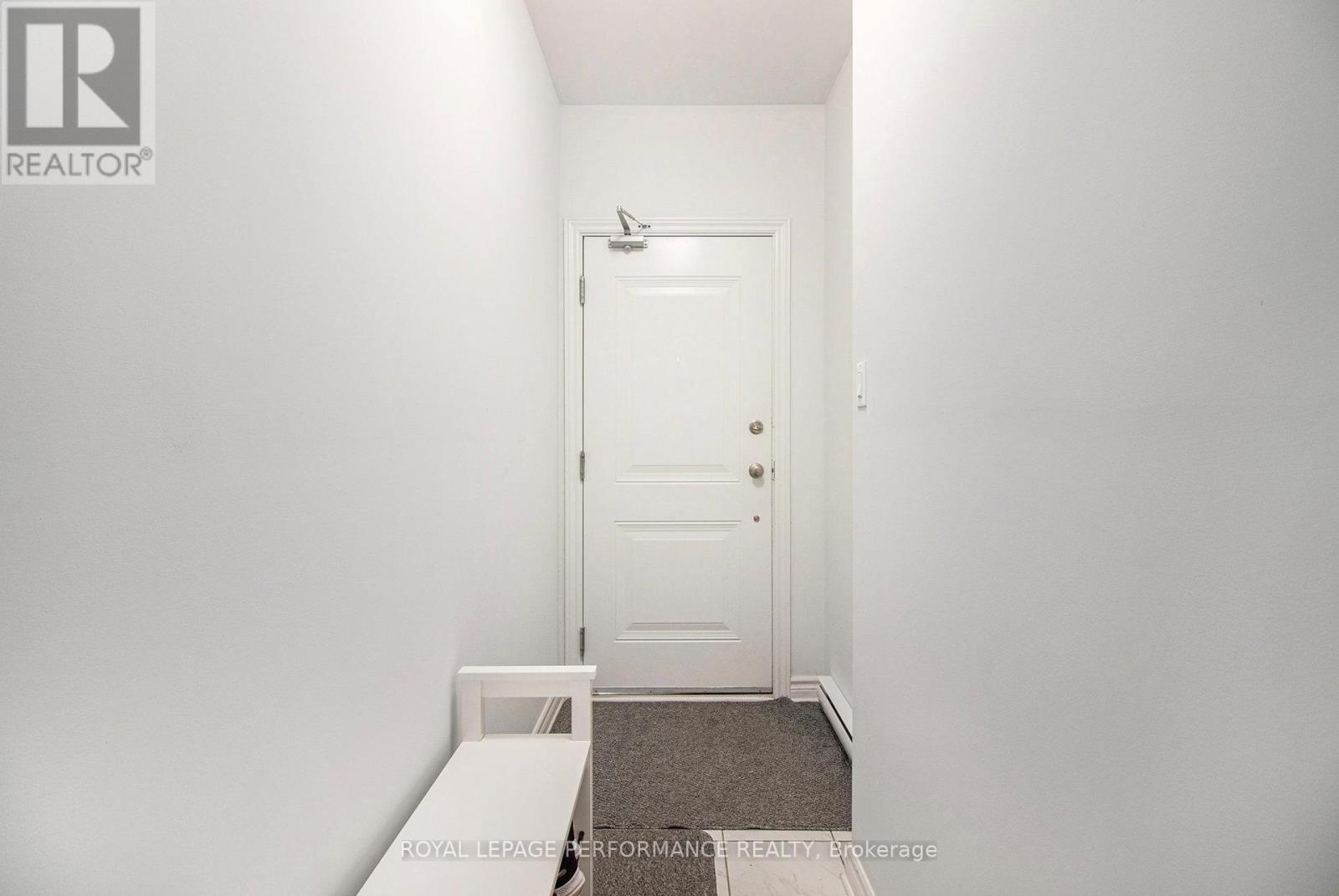 Photo 16 of 84 Carabiner Private, Ottawa ON