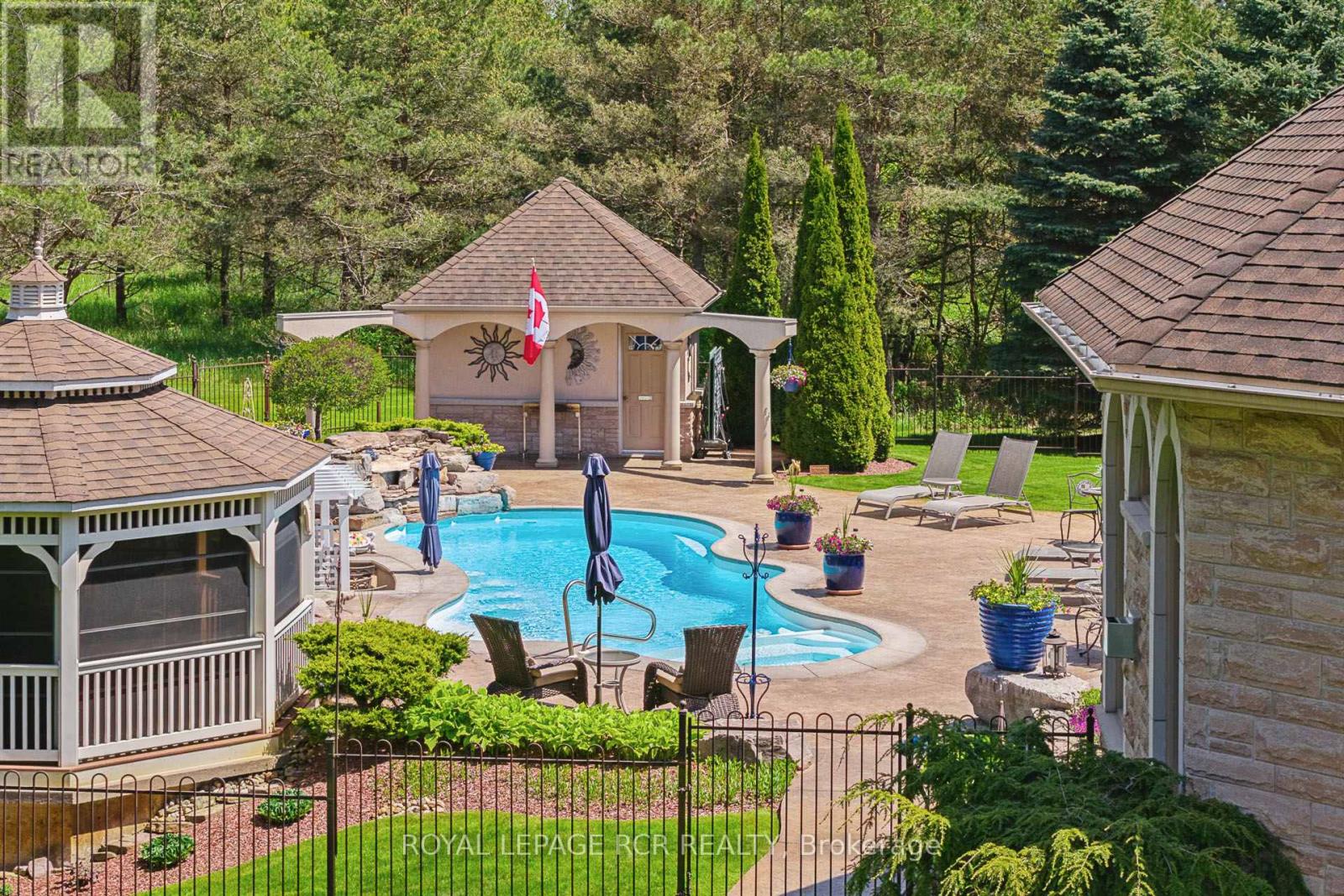 Photo 34 of 7 Sugarbush Lane, Uxbridge ON