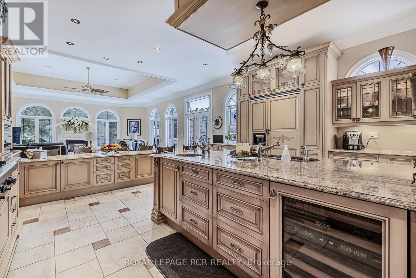 Photo 23 of 7 Sugarbush Lane, Uxbridge ON