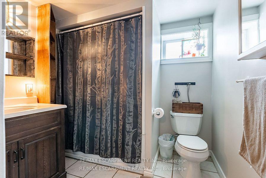 Photo 7 of 954 Beach Boulevard, Hamilton ON