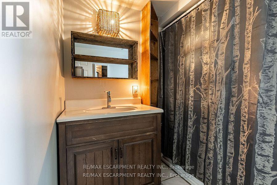 Photo 35 of 954 Beach Boulevard, Hamilton ON