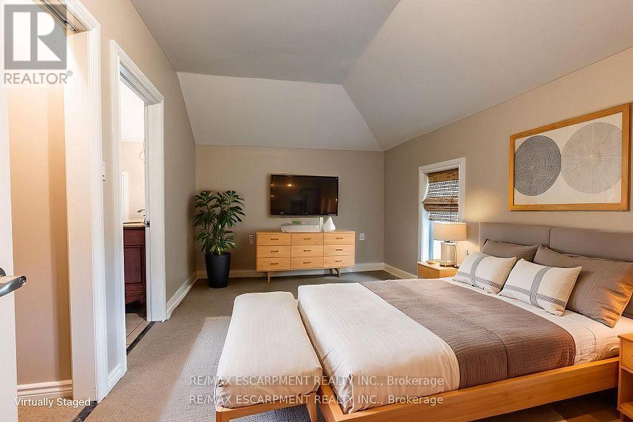 Photo 32 of 954 Beach Boulevard, Hamilton ON