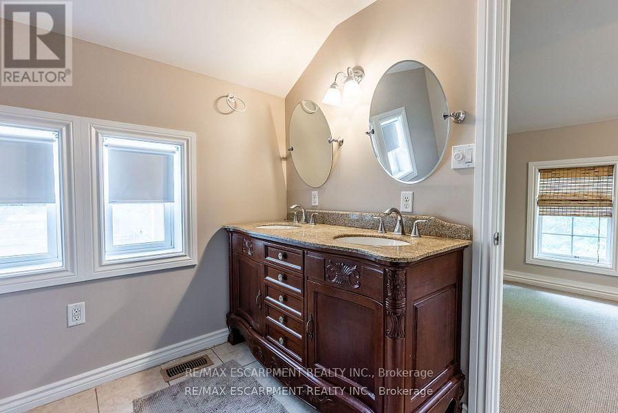 Photo 29 of 954 Beach Boulevard, Hamilton ON