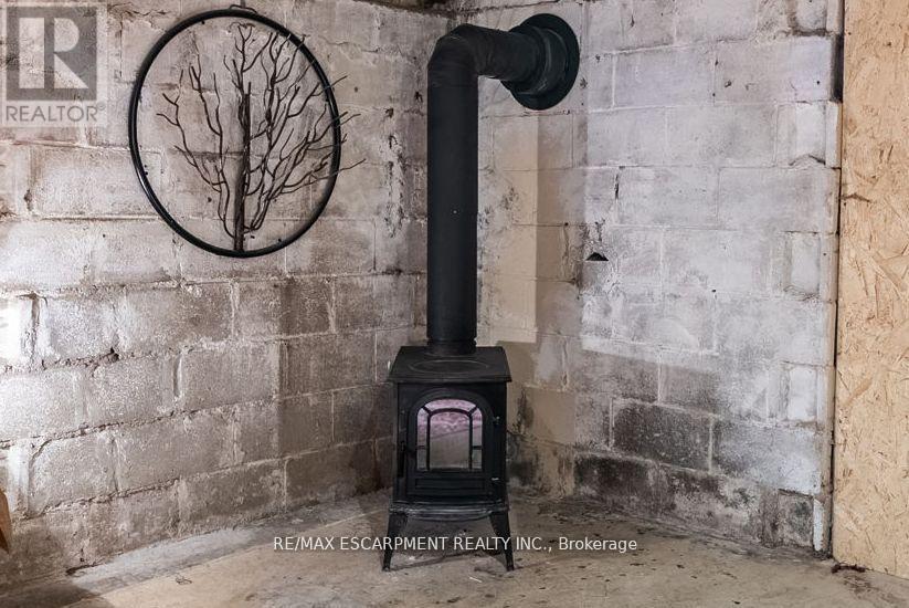 Photo 13 of 954 Beach Boulevard, Hamilton ON