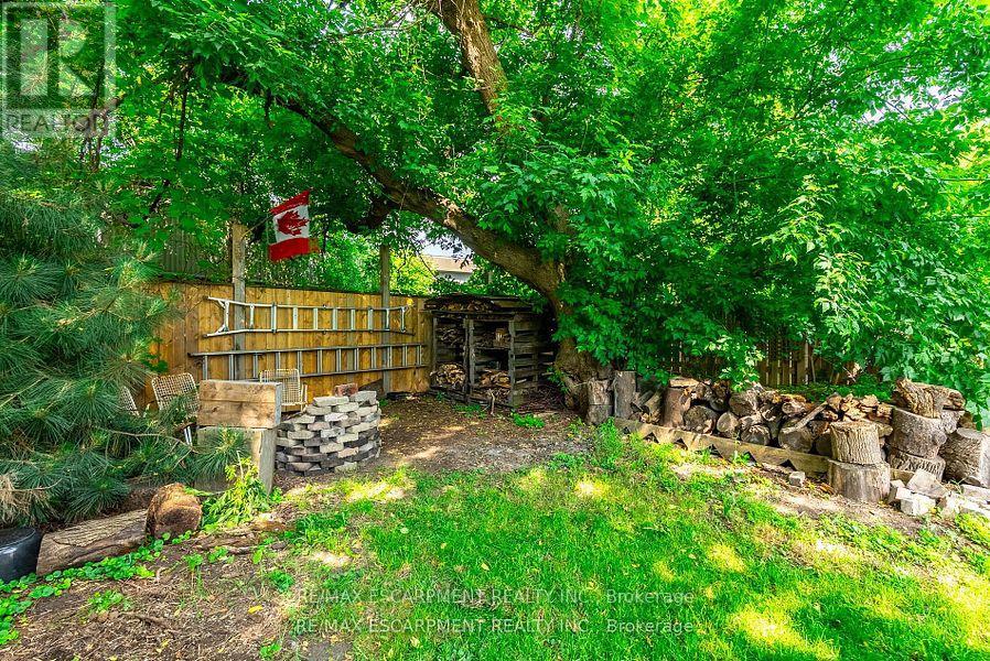 Photo 2 of 954 Beach Boulevard, Hamilton ON