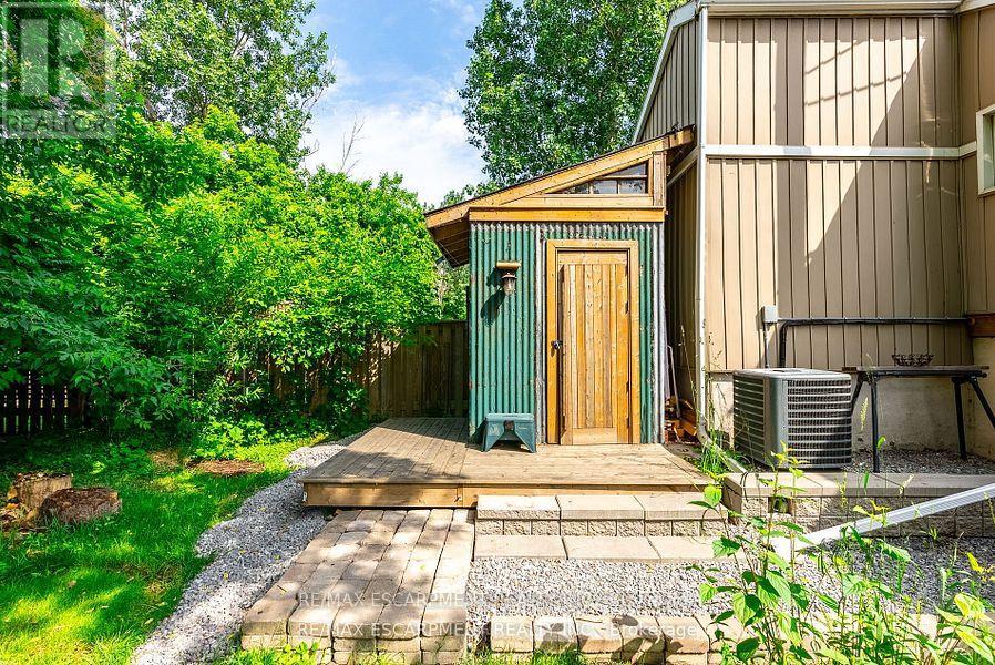 Photo 16 of 954 Beach Boulevard, Hamilton ON