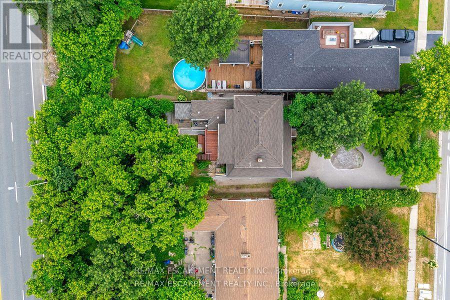 Photo 3 of 954 Beach Boulevard, Hamilton ON