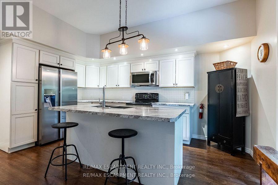 Photo 15 of 954 Beach Boulevard, Hamilton ON