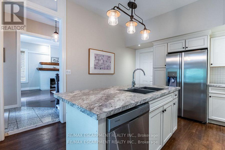 Photo 21 of 954 Beach Boulevard, Hamilton ON