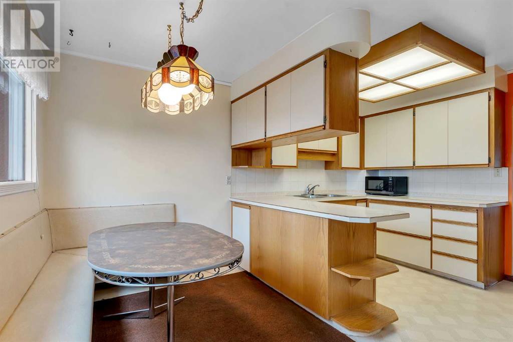 Single Family House 4 Level for Sale in   Avenue SW Rutland Park Calgary 