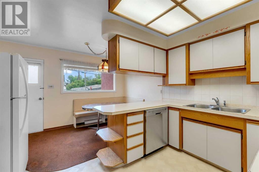 Single Family House 4 Level for Sale in   Avenue SW Rutland Park Calgary 
