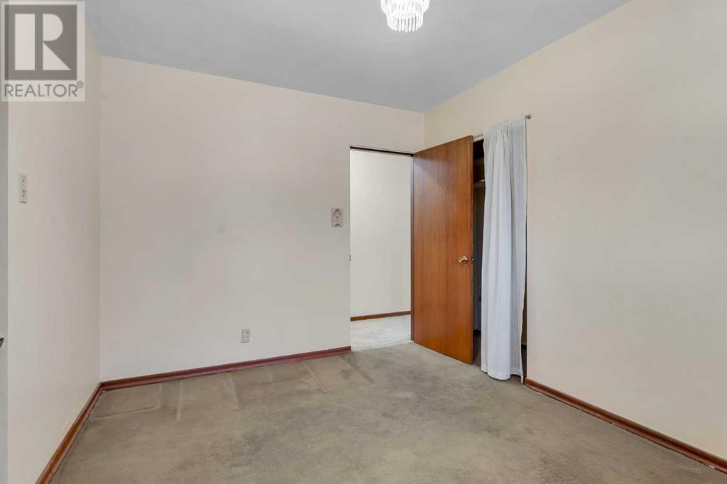 Single Family House 4 Level for Sale in   Avenue SW Rutland Park Calgary 
