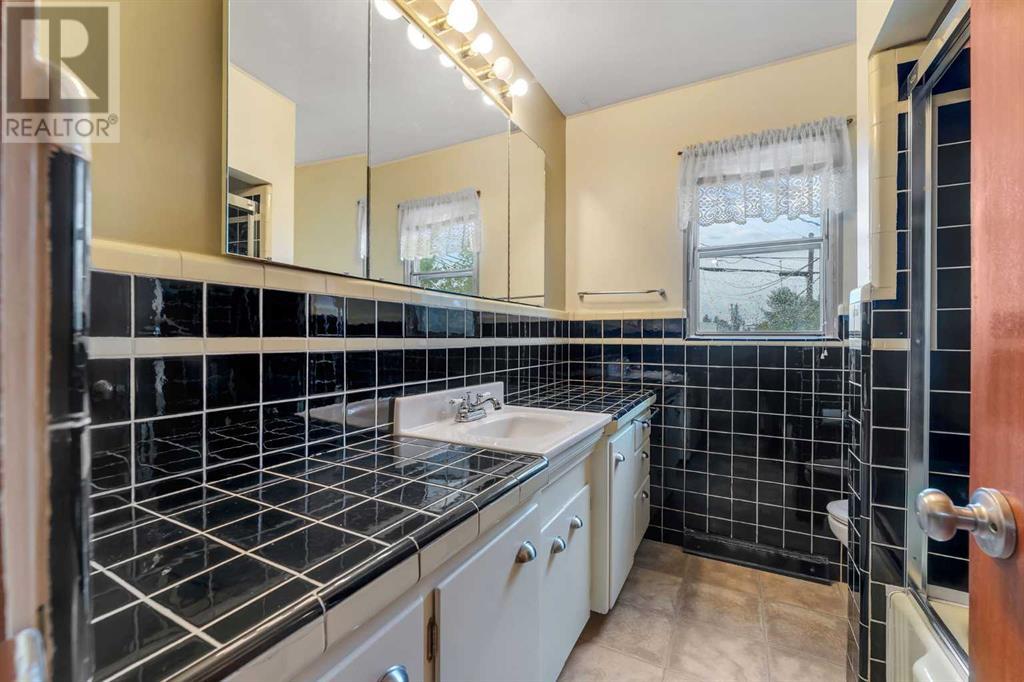 Single Family House 4 Level for Sale in   Avenue SW Rutland Park Calgary 