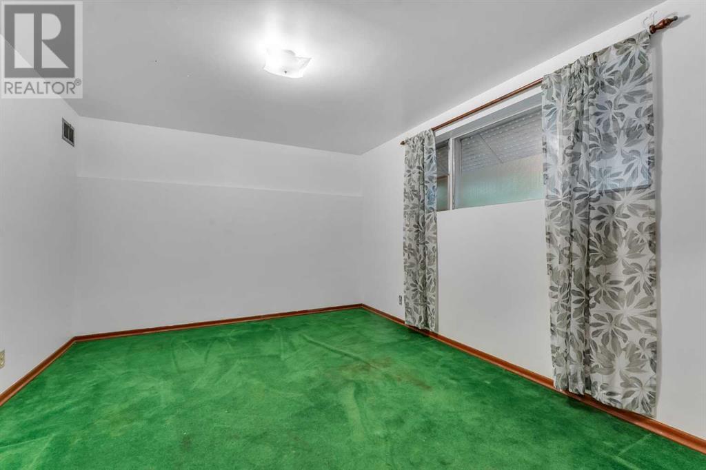 Single Family House 4 Level for Sale in   Avenue SW Rutland Park Calgary 