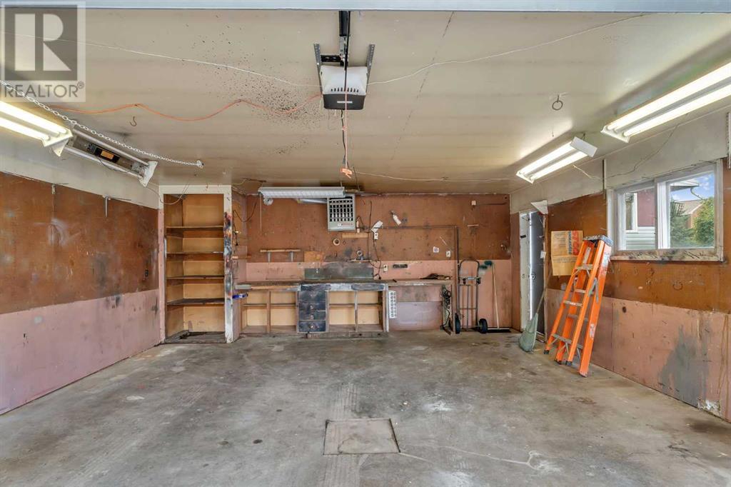 Single Family House 4 Level for Sale in   Avenue SW Rutland Park Calgary 