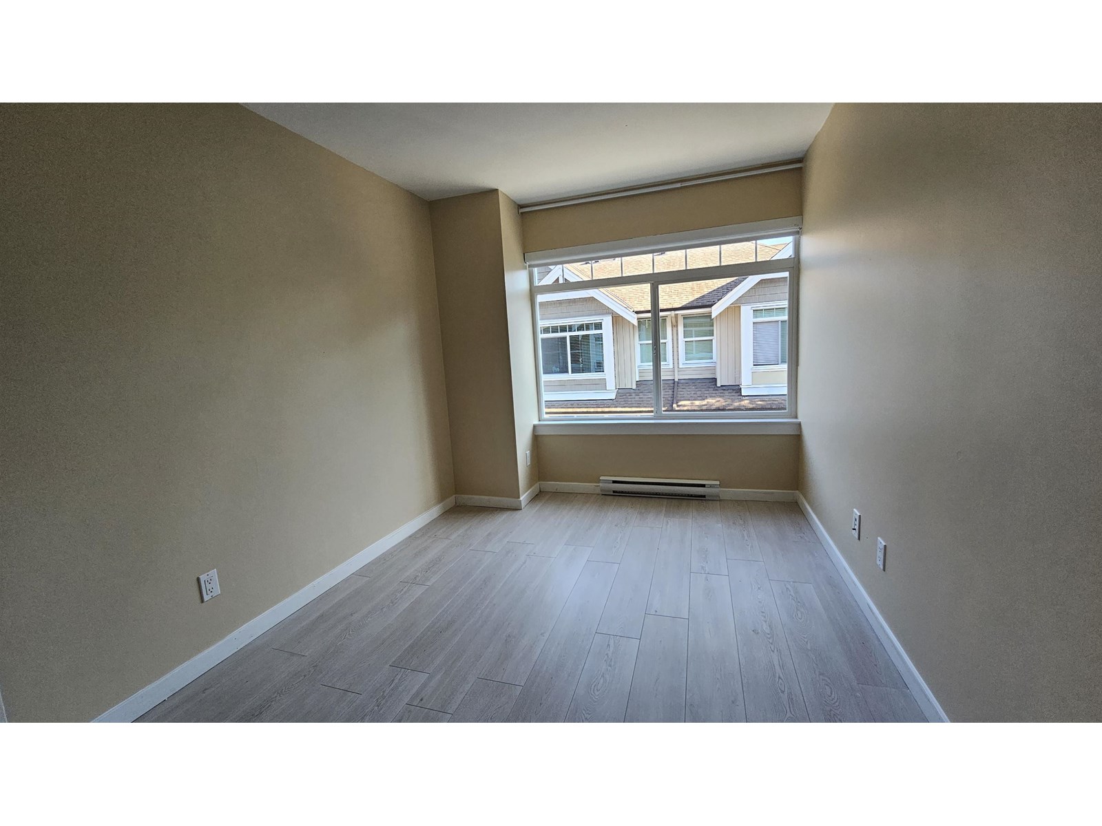 Photo 6 of 35 8277 161 Street, Surrey BC