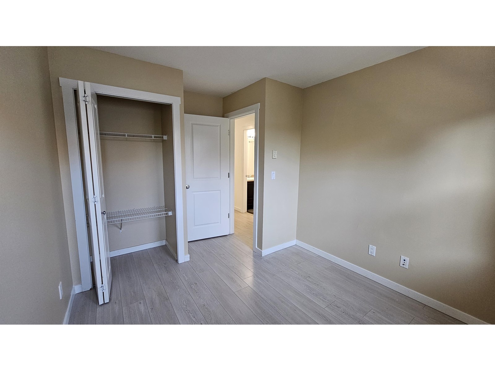 Photo 14 of 35 8277 161 Street, Surrey BC