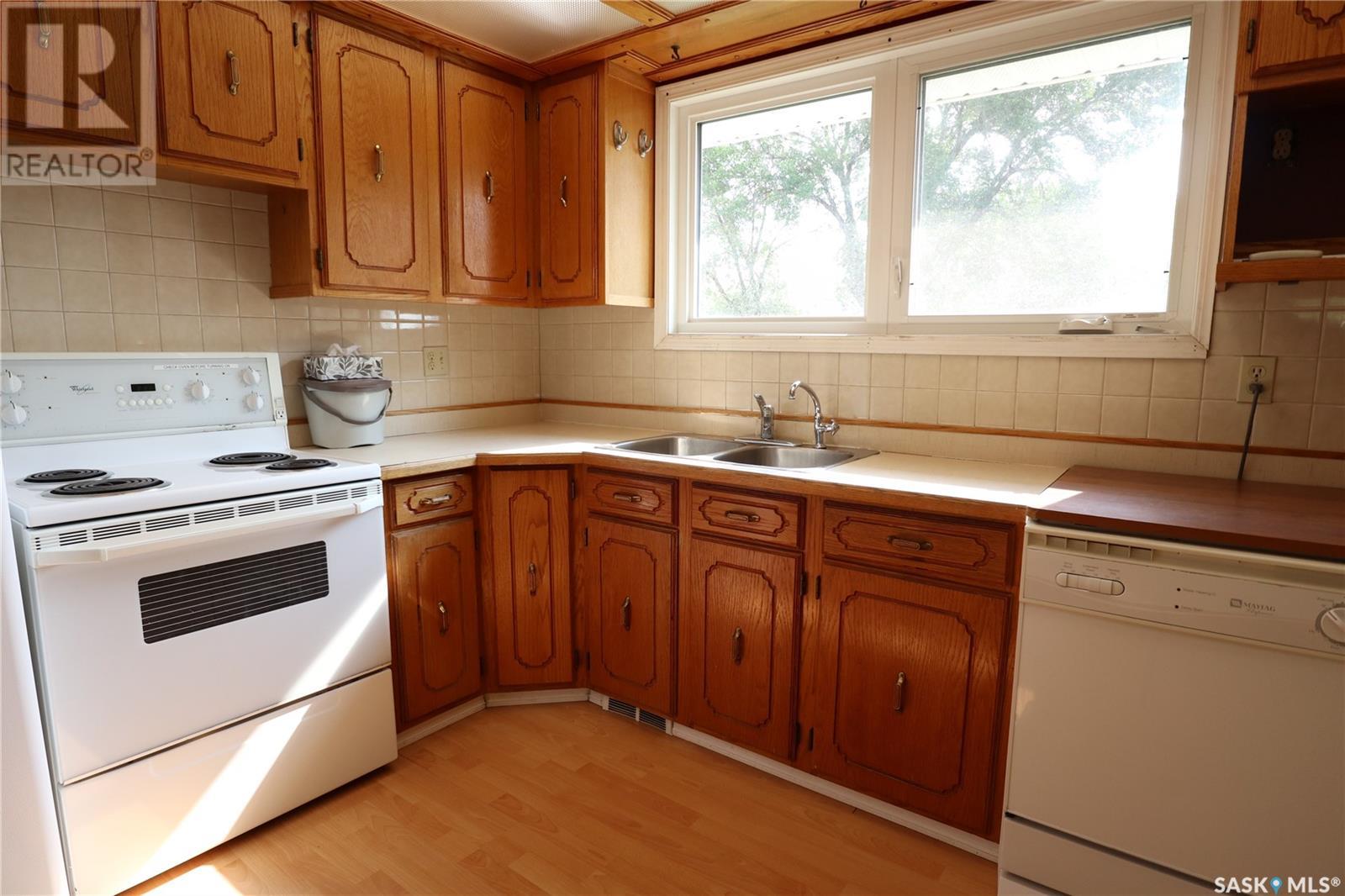 Photo 3 of 23 Osborne Crescent, Regina SK