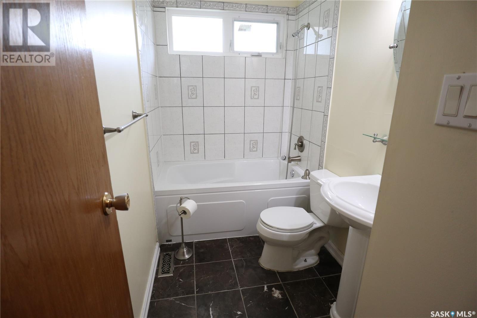 Photo 9 of 23 Osborne Crescent, Regina SK