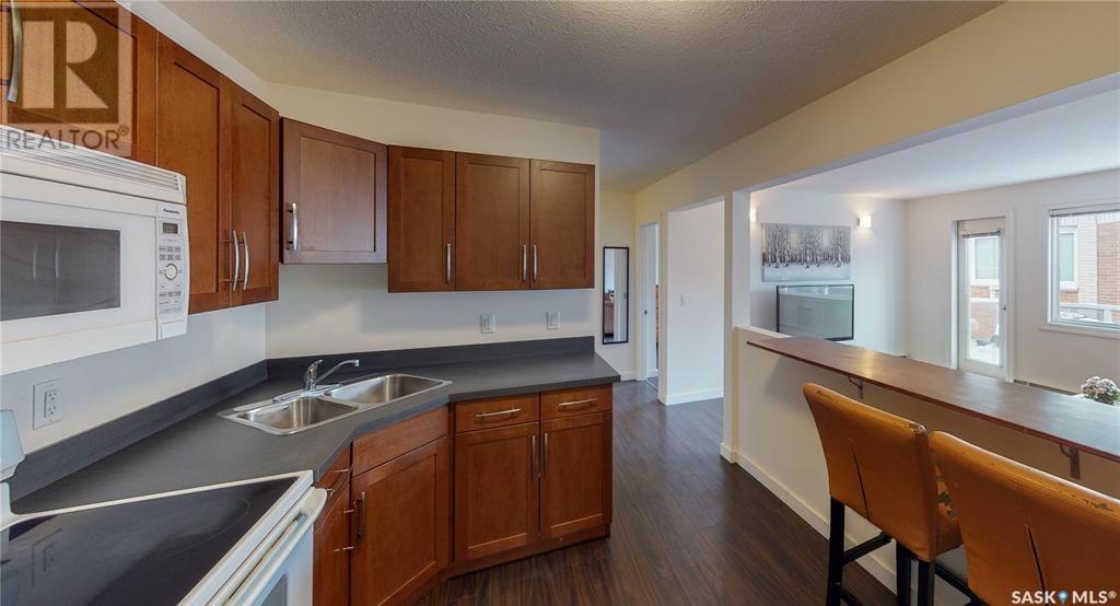 Photo 2 of 18 2060 Lorne Street, Regina SK