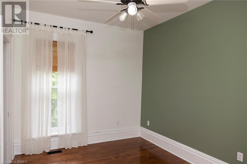 Photo 23 of 76 5 Stover Street N, Norwich ON