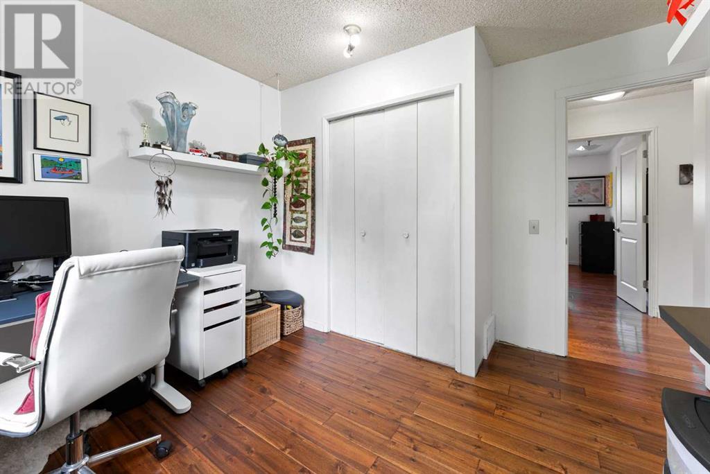 Single Family House Bi-level for Sale in  Ogmoor Place SE Ogden Calgary 