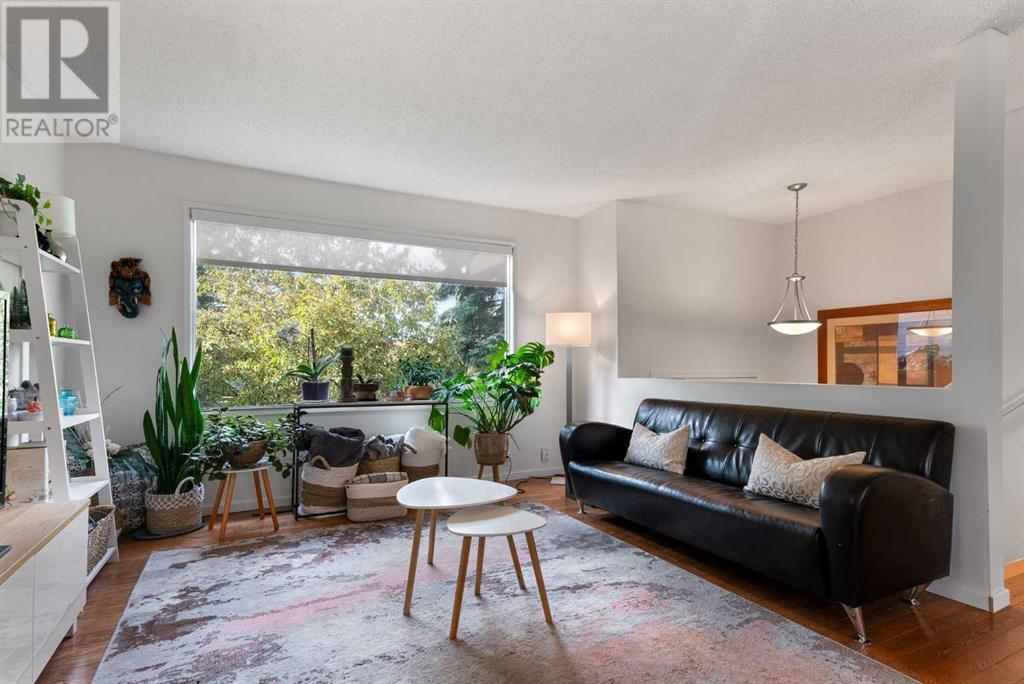 Single Family House Bi-level for Sale in  Ogmoor Place SE Ogden Calgary 