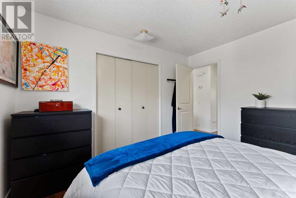 Single Family House Bi-level for Sale in  Ogmoor Place SE Ogden Calgary 