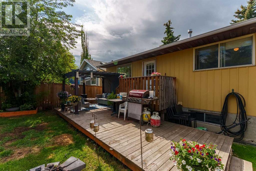 Single Family House Bi-level for Sale in  Ogmoor Place SE Ogden Calgary 