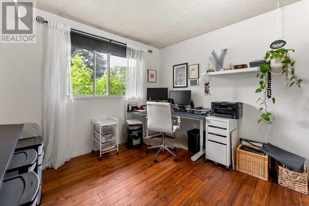 Single Family House Bi-level for Sale in  Ogmoor Place SE Ogden Calgary 