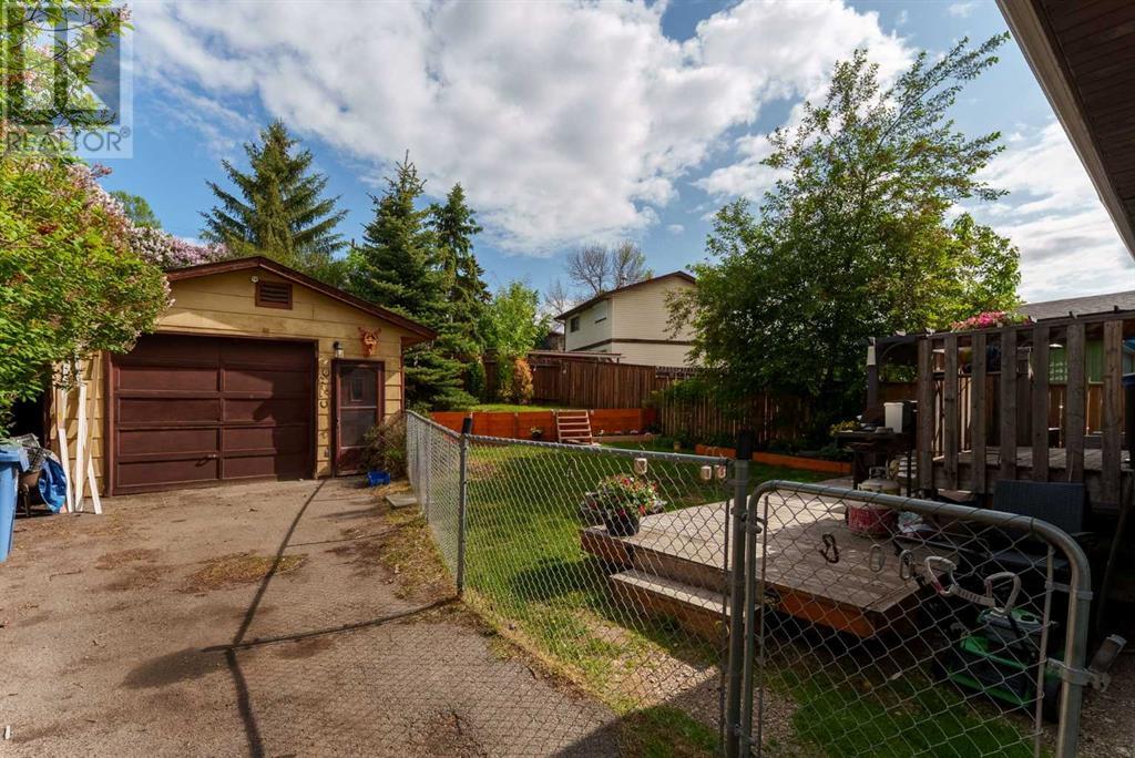 Single Family House Bi-level for Sale in  Ogmoor Place SE Ogden Calgary 