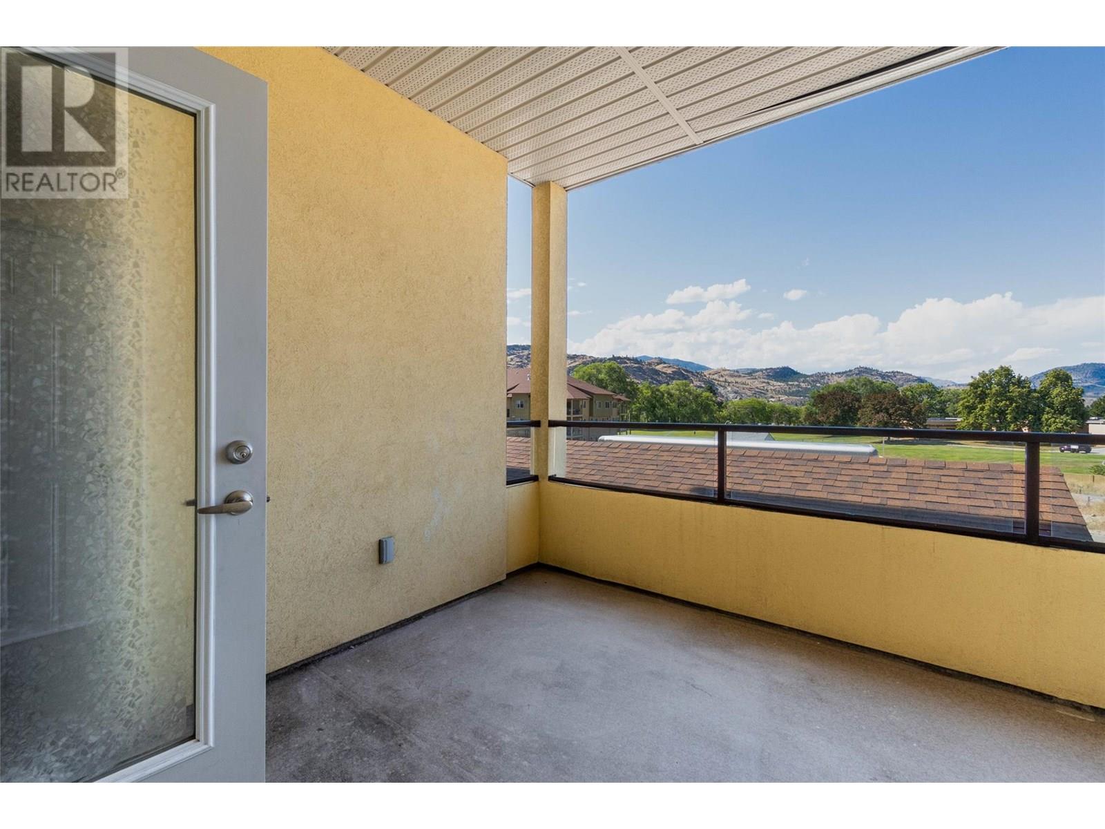 921 SPILLWAY Road Unit# 212C, Oliver