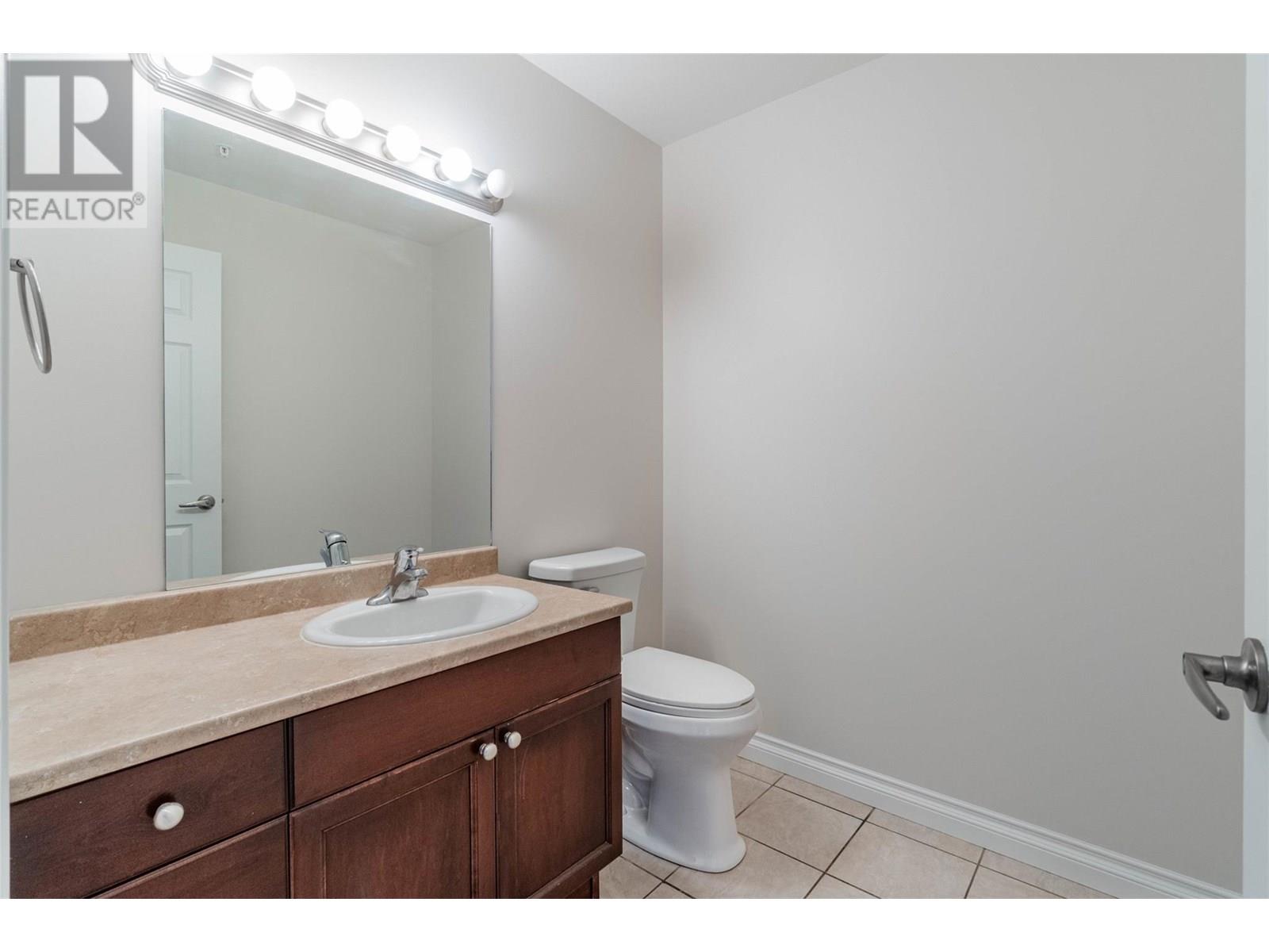 921 SPILLWAY Road Unit# 212C, Oliver