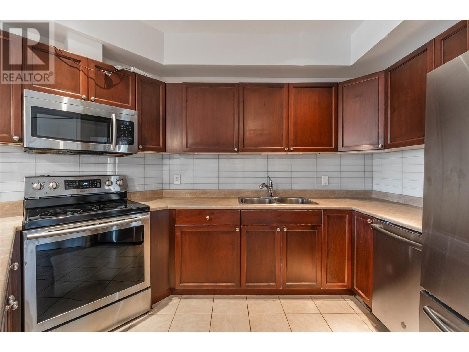 921 SPILLWAY Road Unit# 212C, Oliver