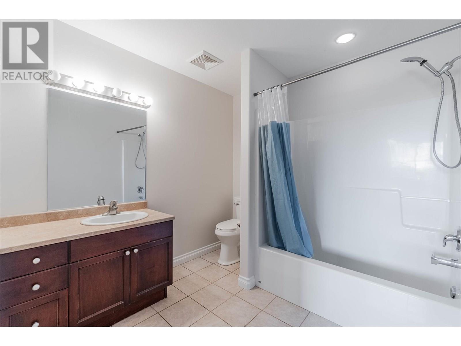 921 SPILLWAY Road Unit# 212C, Oliver