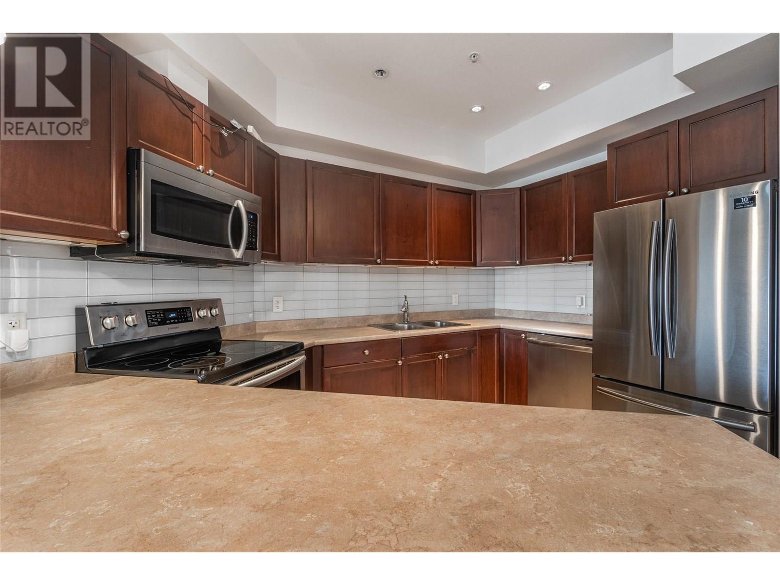 921 SPILLWAY Road Unit# 212C, Oliver