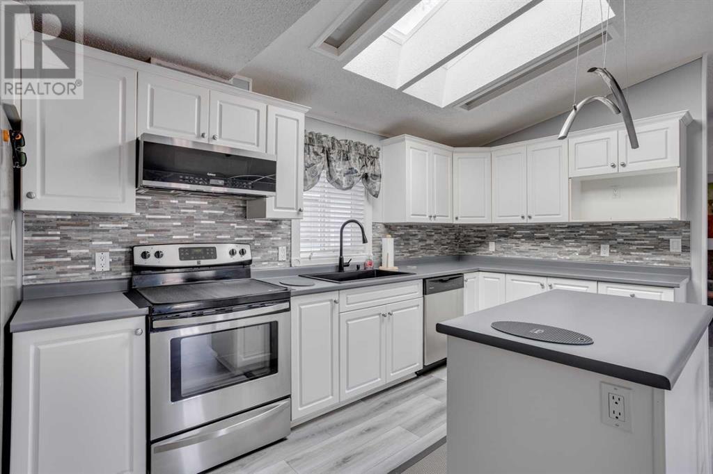 Photo 2 of 125 Mckinlay Crescent, Fort Mcmurray AB