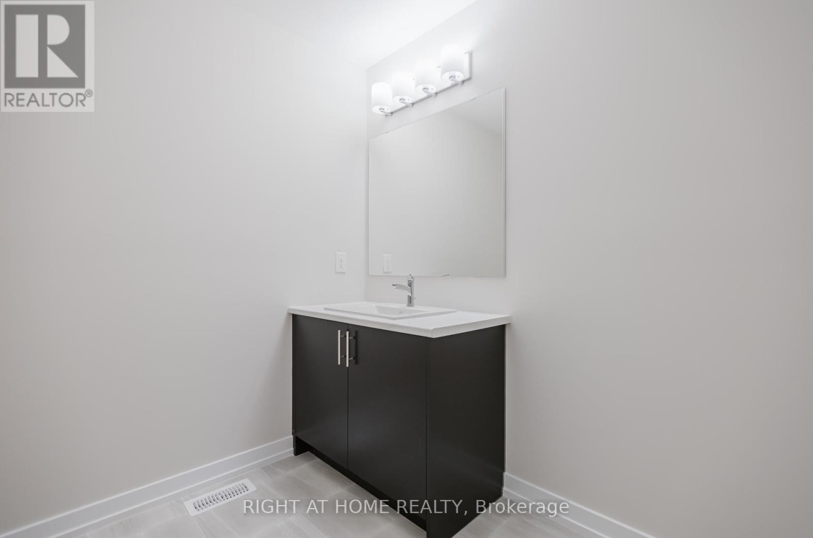 Photo 31 of 2046 Postilion Street, Ottawa ON