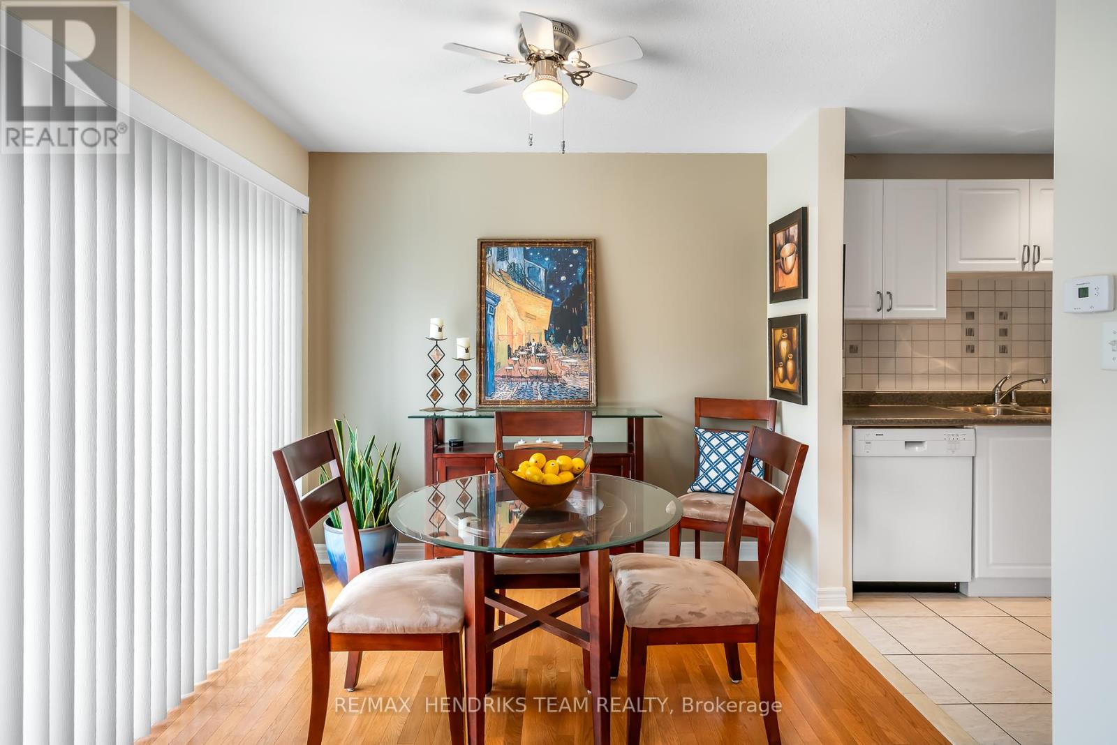 Photo 4 of 89 Young Crescent, Niagaraonthelake ON