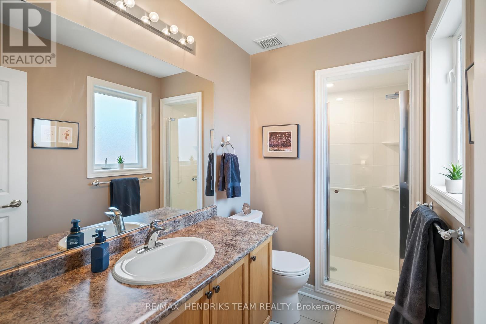 Photo 9 of 89 Young Crescent, Niagaraonthelake ON