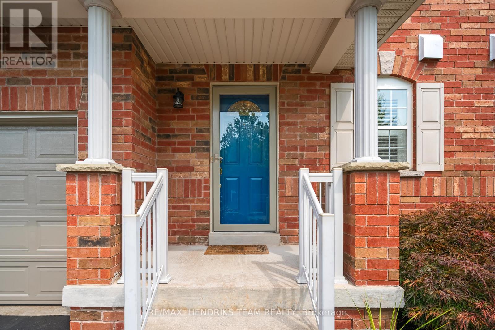 Photo 8 of 89 Young Crescent, Niagaraonthelake ON