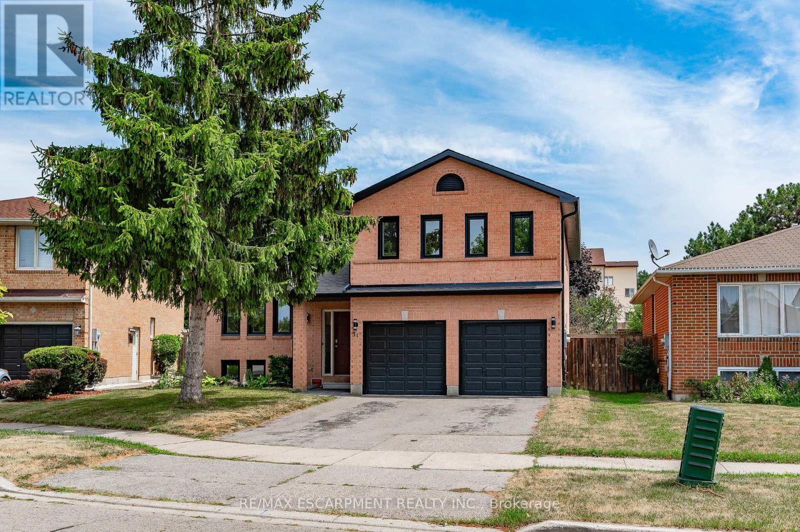 Photo 1 of 31 Inglewood Place, Whitby ON