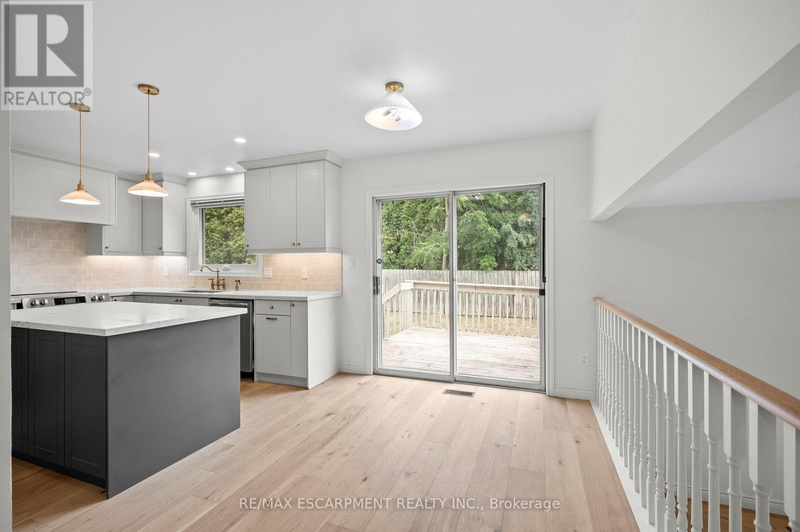 Photo 23 of 31 Inglewood Place, Whitby ON