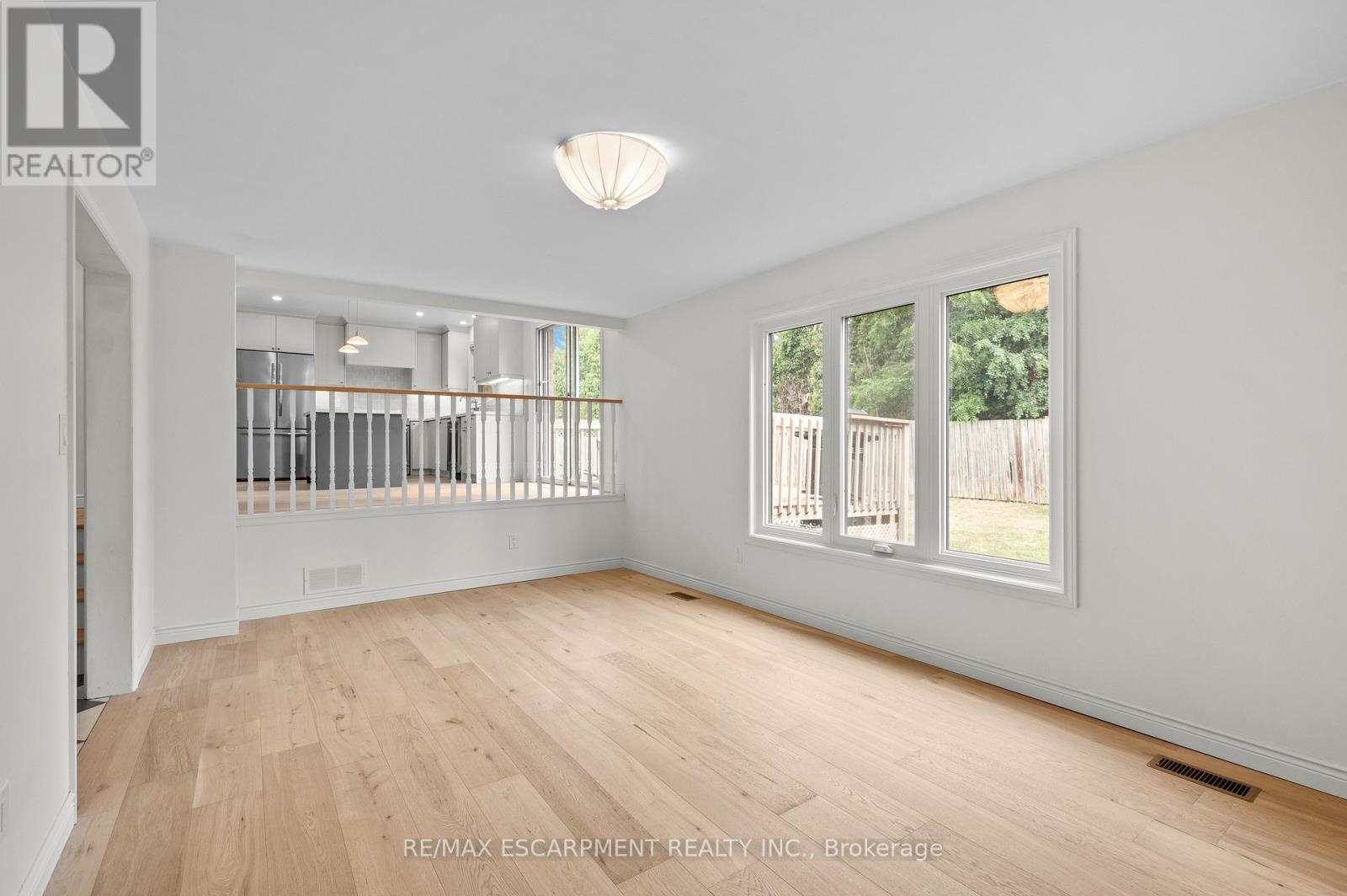 Photo 25 of 31 Inglewood Place, Whitby ON
